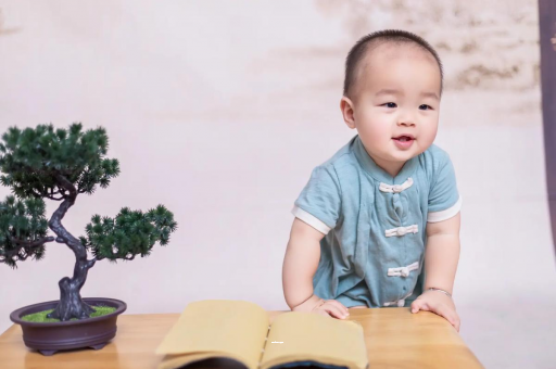 伊春宝宝抓耳朵是什么原因